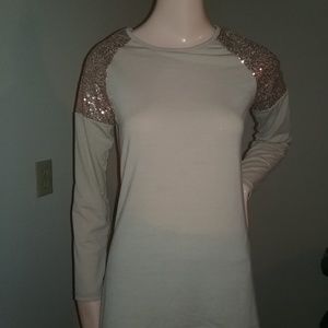 Light, sequined shoulder, top